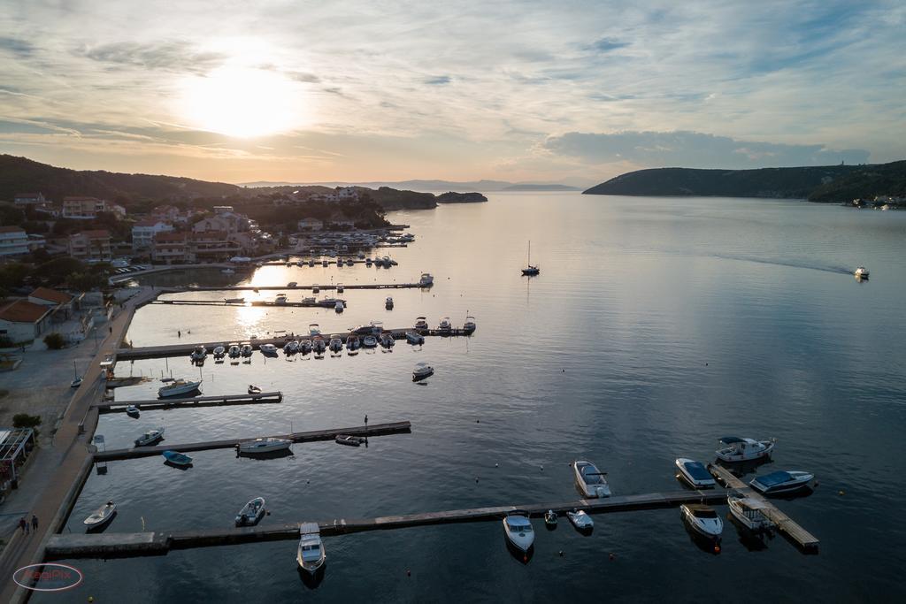 Tomulic Jasna I Miljenko Daire Supetarska Draga Dış mekan fotoğraf